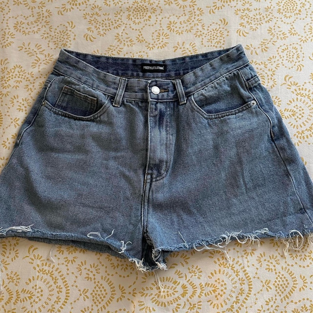 PrettyLittleThing Distressed Blue Jean Shorts